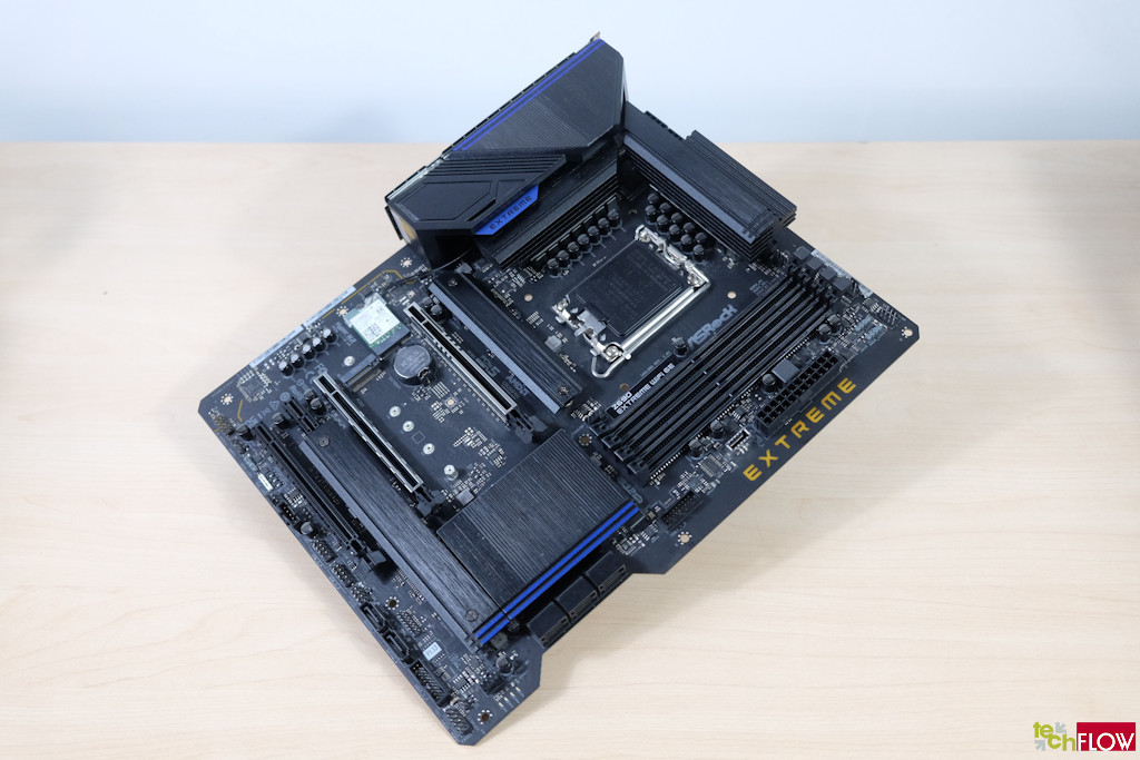 Trên Tay: ASRock Z690 Extreme Wi-Fi 6E