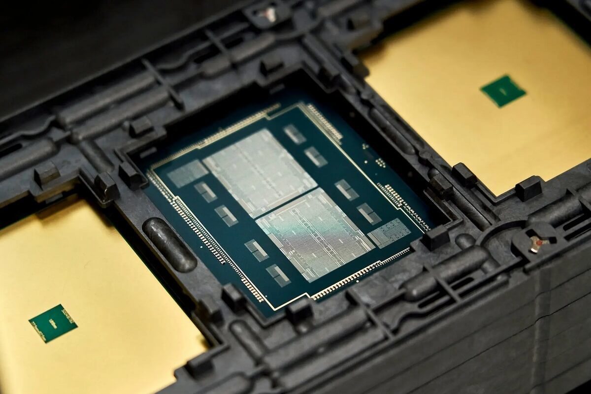 chip intel trên khay nhựa