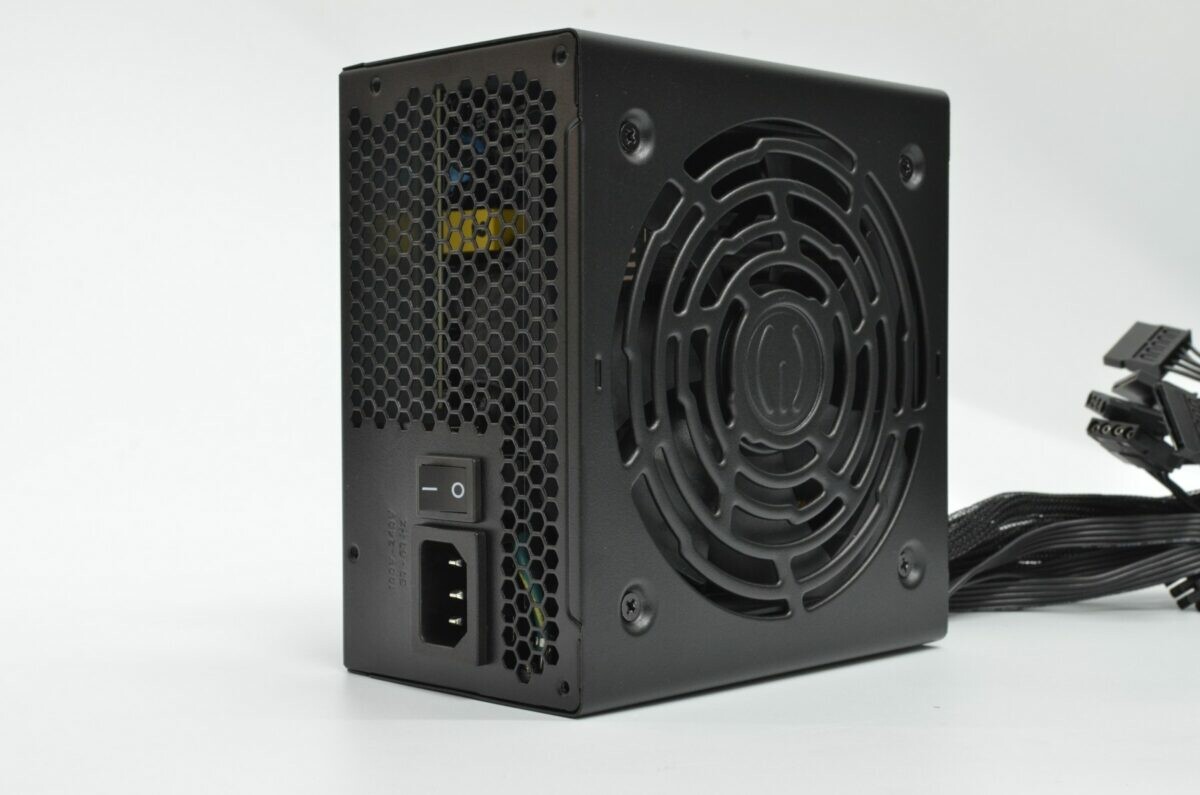 REVIEW Bộ nguồn máy tính (PSU) EVGA 600 BR – 80+ BRONZE 600W – Hard Line