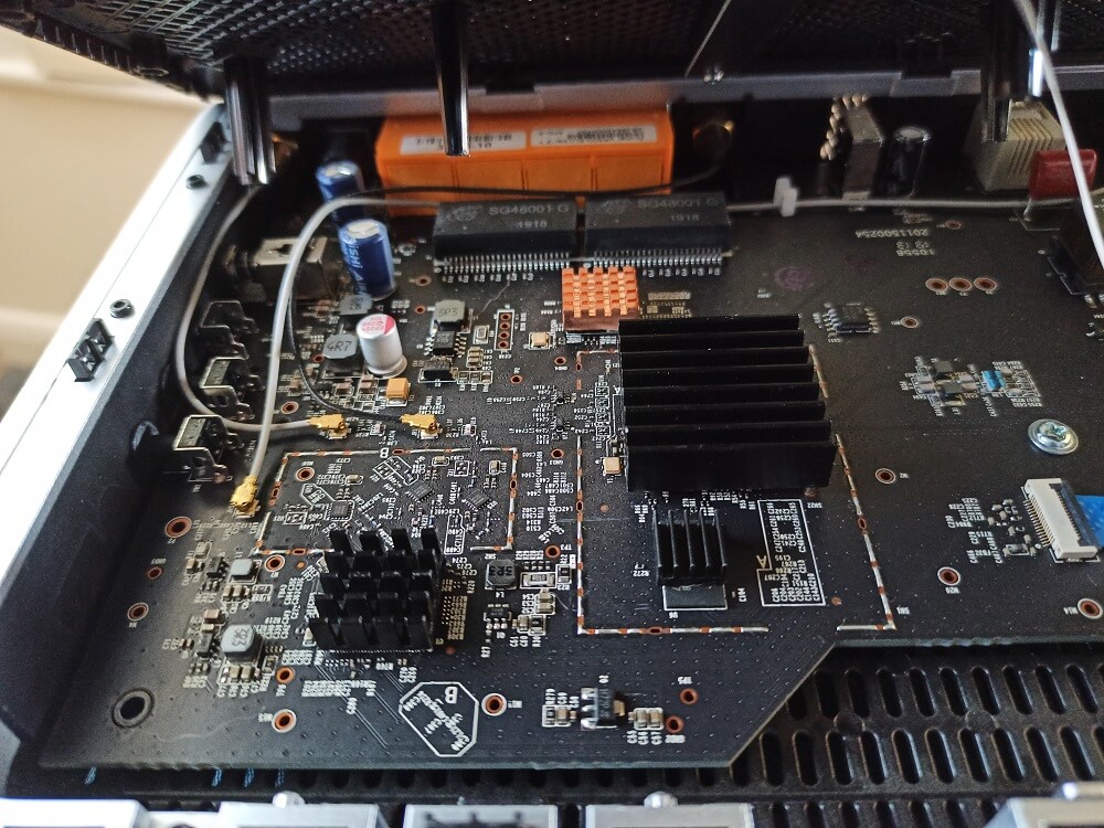 một máy tính nhỏ bên trong router wifi